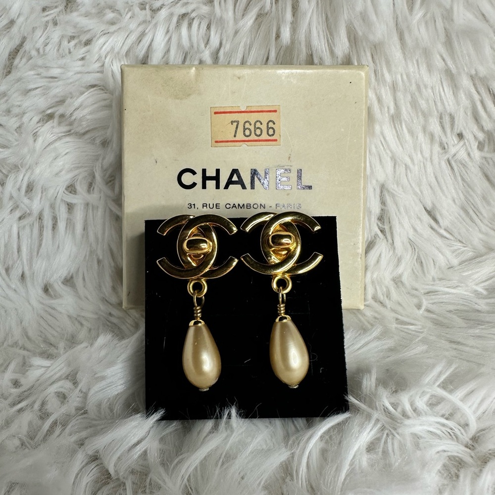 Chanel Gold plated Drop Earrings